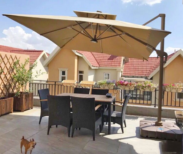 Cantilever patio umbrellas