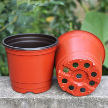 Plastic pot